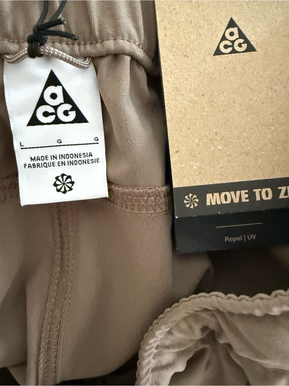 Nike ACG Wide Leg Cargo Pants in Taupe - Picture 4 of 11